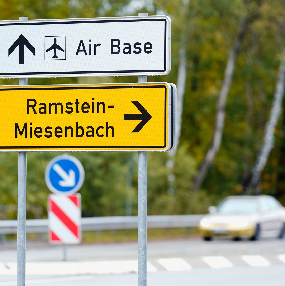 2010 informierten die amerikanischen Streitkräfte, dass auf dem Gelände der Air Base Ramstein eine Satelliten-Relais-Station zur Steuerung auch waffenfähiger Drohnen im Ausland gebaut werde. (Archivbild) - Foto: Uwe Anspach/dpa
