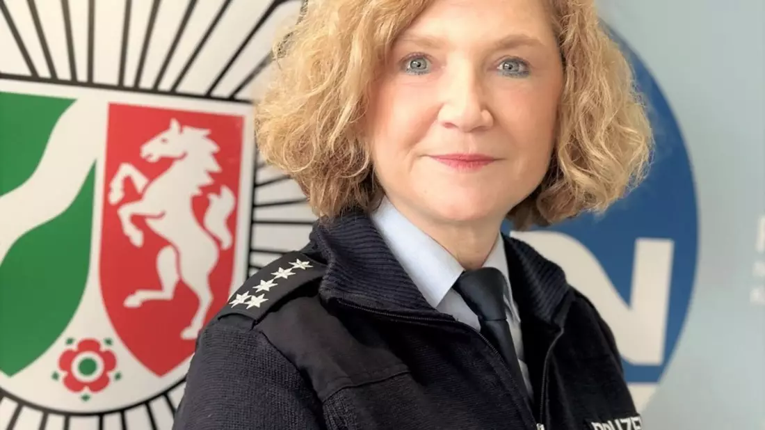 POL-KLE: Erste Polizeihauptkommissarin Manuela Schmickler ist die neue Leiterin der Polizeiwache Emmerich - Bild: presseportal.de