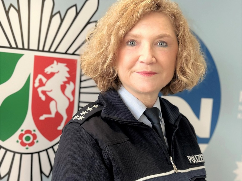 POL-KLE: Erste Polizeihauptkommissarin Manuela Schmickler ist die neue Leiterin der Polizeiwache Emmerich - Foto: presseportal.de
