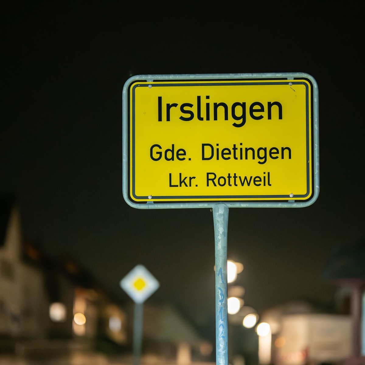 Nach dem Schuss auf ein 12 Jahre altes Kind wertet die Polizei Spuren aus. (Symbolbild) - Foto: Silas Stein/dpa