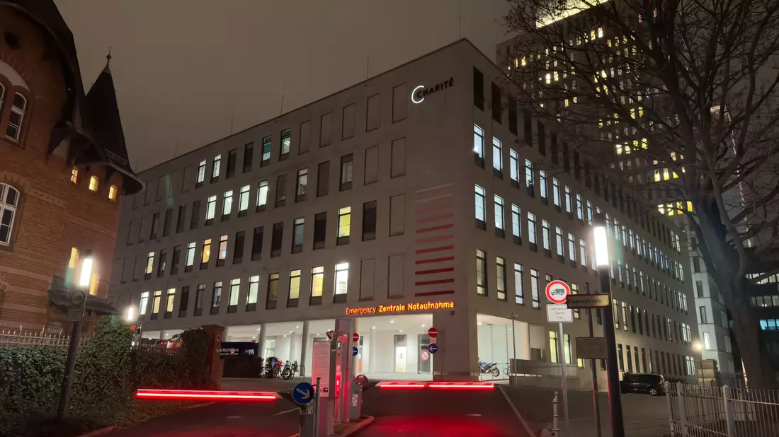 Die Mutter des prominenten Kremlkritikers Kara-Mursa wird in der Charité behandelt.  - Bild: Marco Porzig/TNN/dpa