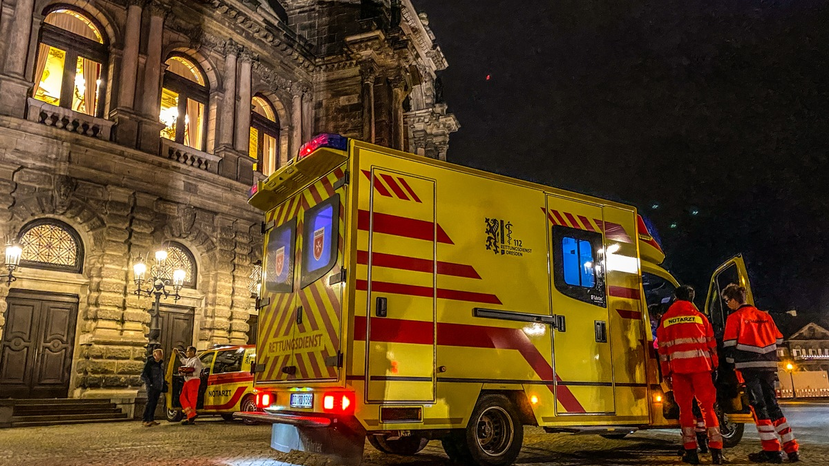FW Dresden: Einsatz in der Semperoper aufgrund von gesundheitlichen Beschwerden mehrerer Personen - Foto: presseportal.de