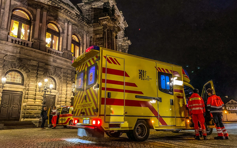 FW Dresden: Einsatz in der Semperoper aufgrund von gesundheitlichen Beschwerden mehrerer Personen - Foto: presseportal.de
