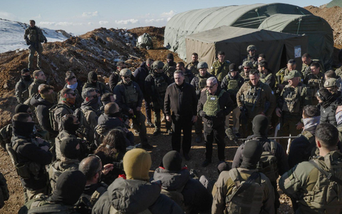 Israels Ministerpräsident Netanjahu und Verteidigungsminister Katz besichtigen die Pufferzone auf den Golanhöhen.  - Foto: Maayan Toaf/Israel Gpo/ZUMA Press Wire/dpa