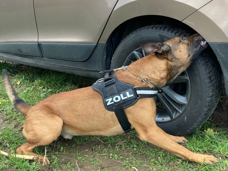 HZA-KR: Mit über fünf Kilogramm Heroin aus den Niederlanden in die Zollkontrolle - Foto: presseportal.de