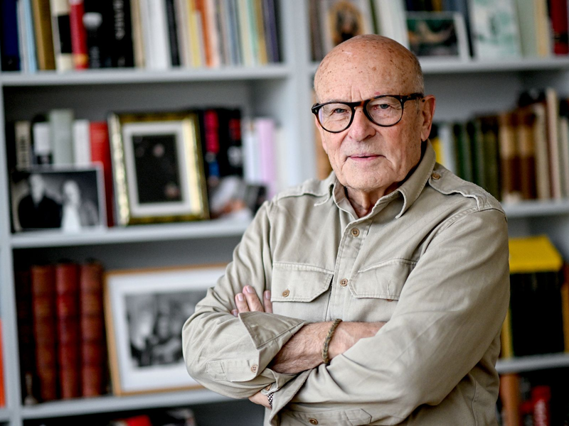 Meister der Literaturverfilmung in Deutschland ist Volker Schlöndorff. Lange bevor «The Handmaid’s Tale – Der Report der Magd» ein Welthit wurde, hatte er schon einen Film nach dem Buch von Margaret Atwood gemacht. - Foto: Britta Pedersen/dpa