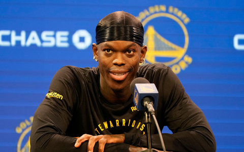 Dennis Schröders Sohn lockerte die Stimmung nach dem ersten Wechsel-Schreck auf. - Foto: Jeff Chiu/AP/dpa Dennis Schröders Sohn lockerte die Stimmung nach dem ersten Wechsel-Schreck auf. - Foto: Jeff Chiu/AP/dpa