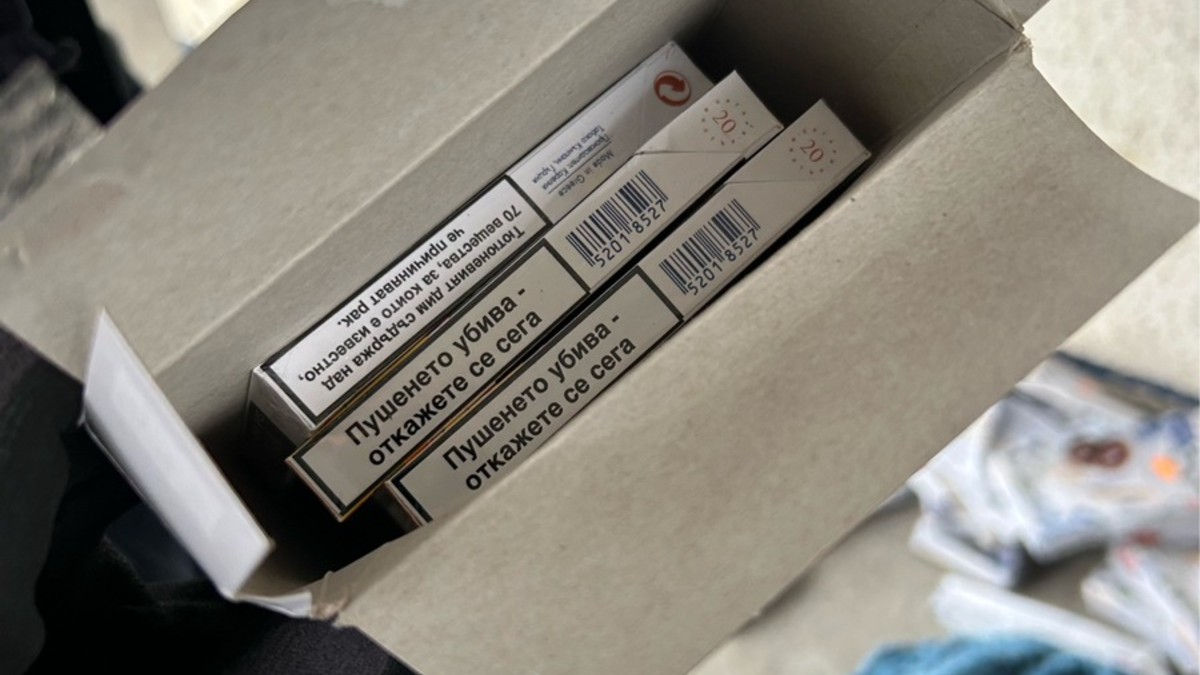 HZA-UL: Kippen statt Kekse/Zöllner finden 8000 Schmuggelzigaretten in Kekspackungen/Gepäck durchleuchtet - Foto: presseportal.de