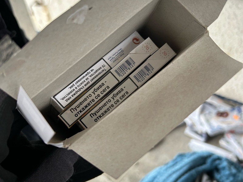 HZA-UL: Kippen statt Kekse/Zöllner finden 8000 Schmuggelzigaretten in Kekspackungen/Gepäck durchleuchtet - Foto: presseportal.de