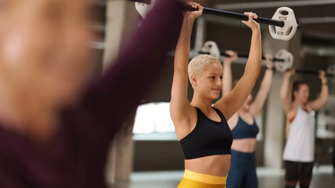 Neujahrsvorsätze 2025: Sportliche Ziele erfolgreich umsetzen - FitX gibt Tipps für eine nachhaltige Fitness-Routine - Bild: presseportal.de