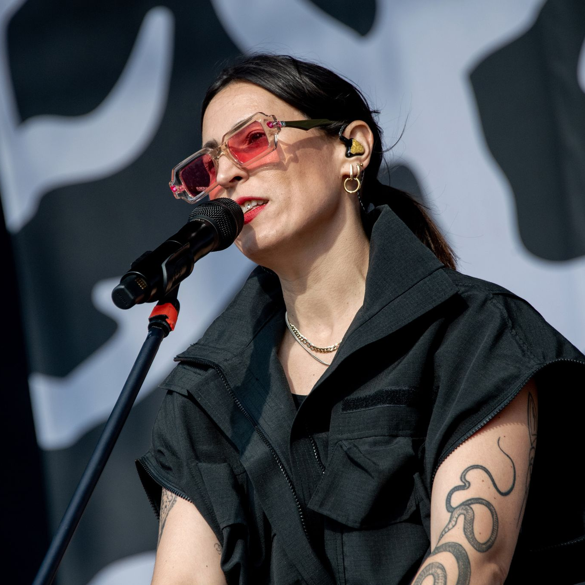 Mine wurde in einem Zug von Fußballfans belästigt. - Foto: Hauke-Christian Dittrich/dpa