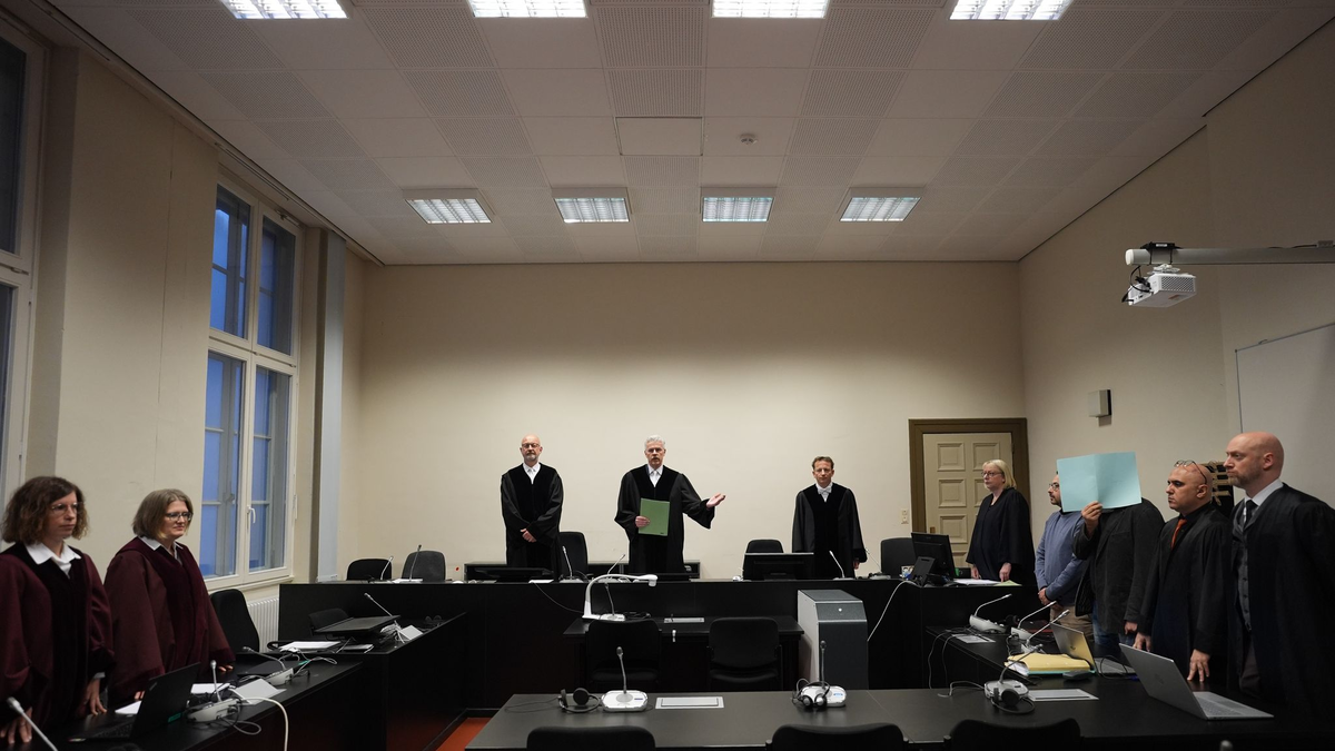 Der Angeklagte hat nach Feststellung des Gerichts als Milizenchef Zivilisten in Damaskus misshandelt und zu Zwangsarbeit gezwungen. - Foto: Marcus Brandt/Pool dpa/dpa