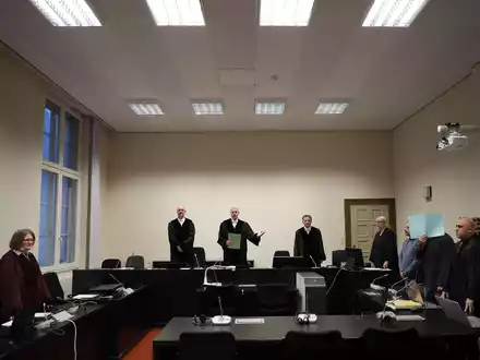 Der Angeklagte hat nach Feststellung des Gerichts als Milizenchef Zivilisten in Damaskus misshandelt und zu Zwangsarbeit gezwungen. - Foto: Marcus Brandt/Pool dpa/dpa