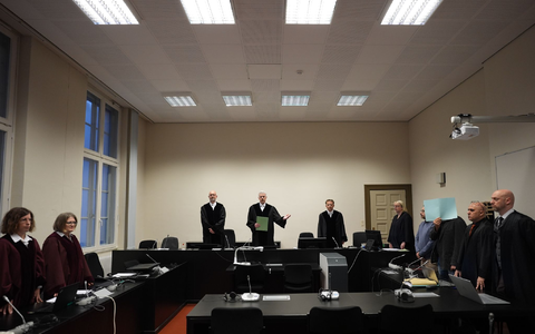 Der Angeklagte hat nach Feststellung des Gerichts als Milizenchef Zivilisten in Damaskus misshandelt und zu Zwangsarbeit gezwungen. - Foto: Marcus Brandt/Pool dpa/dpa