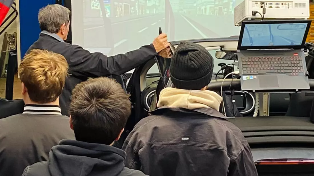 POL-HK: Walsrode: 2. Verkehrssicherheitstag: Die BBS Walsrode stand einen Tag lang Kopf! - Bild: presseportal.de
