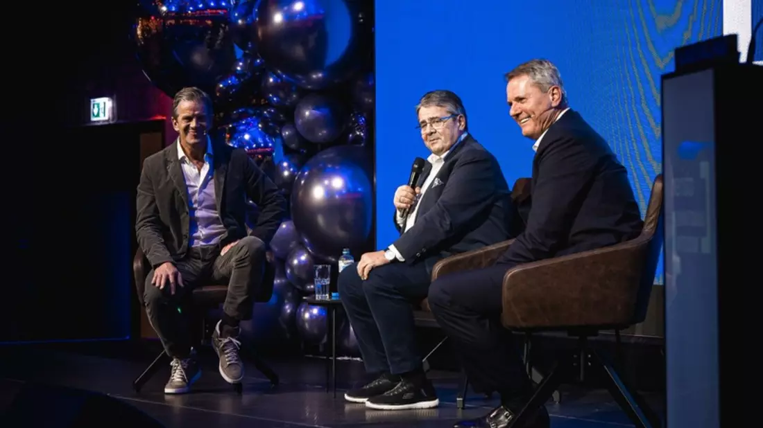 Sigmar Gabriel, Norbert Winkeljohann und Markus Lanz beim Zukunftsdialog Mittelstand von heristo: Es gibt keinen Grund für Pessimismus, aber anstrengen müssen wir uns schon! - Bild: presseportal.de