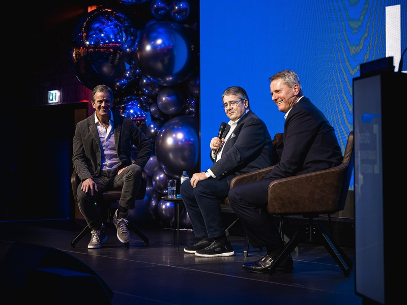 Sigmar Gabriel, Norbert Winkeljohann und Markus Lanz beim Zukunftsdialog Mittelstand von heristo: Es gibt keinen Grund für Pessimismus, aber anstrengen müssen wir uns schon! - Foto: presseportal.de