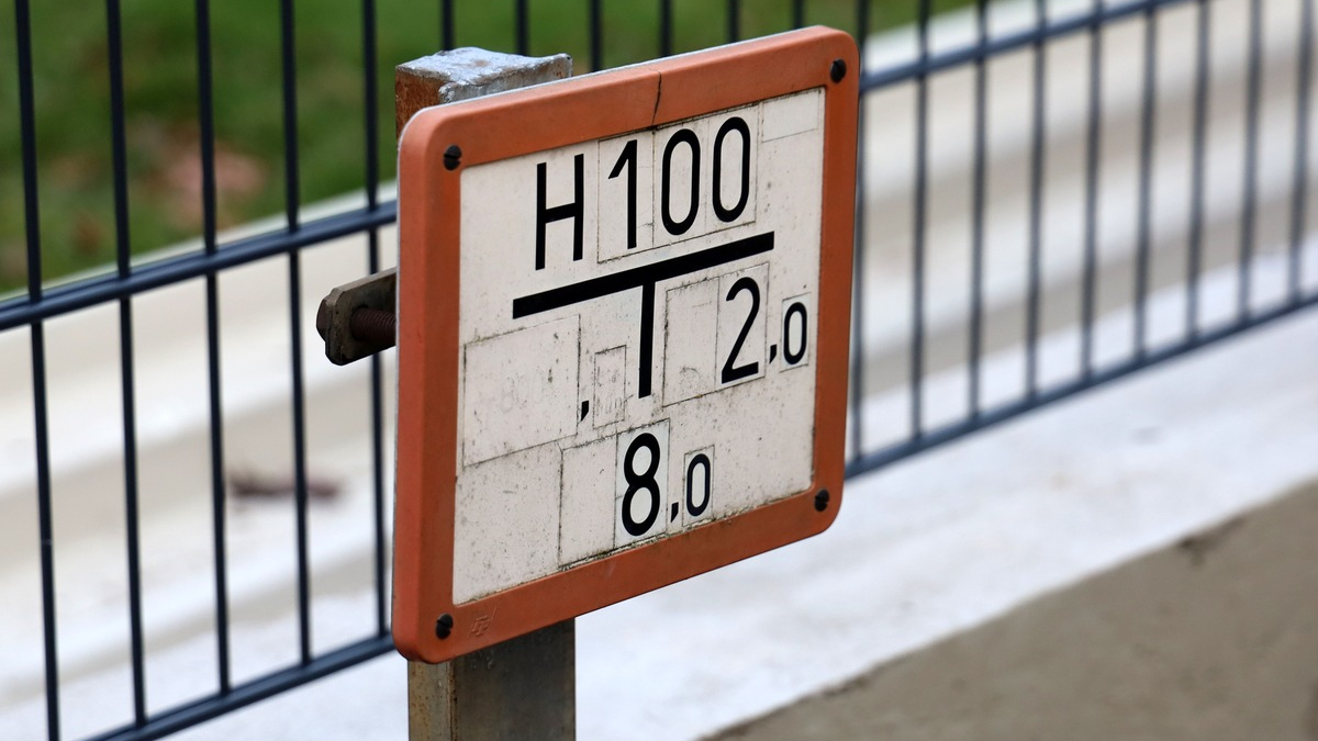 FW Hambühren: Zwei Verletzte bei Gebäudebrand in Oldau / Zugeparkter Hydrant erschwert Löschwasserversorgung - Foto: presseportal.de