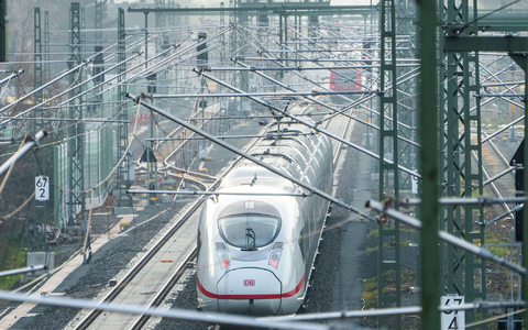 Bundestag macht den Weg für Bahn-Milliarden frei. - Foto: Andreas Arnold/dpa