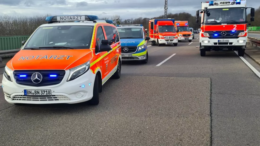 FW-BN: Verkehrsunfall mit 4 PKW auf der A59 - Bild: presseportal.de