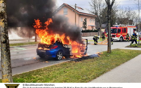FW-M: Peugeot in Flammen (Am Hart) - Foto: presseportal.de