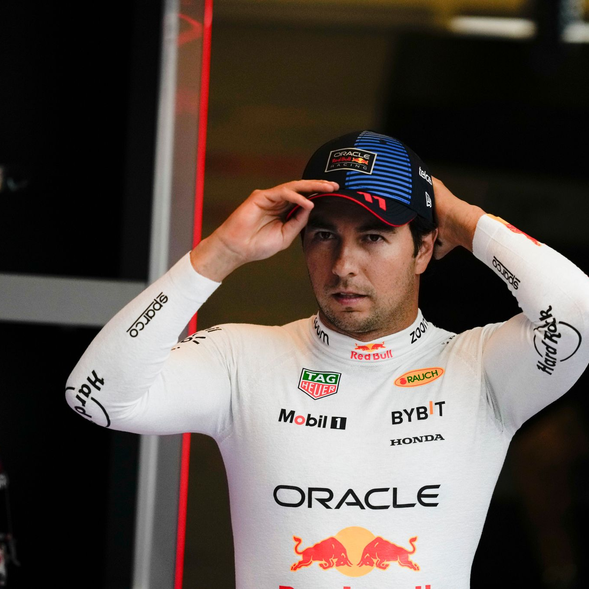 Für Sergio Pérez geht es bei Red Bull nicht weiter. - Foto: Altaf Qadri/AP