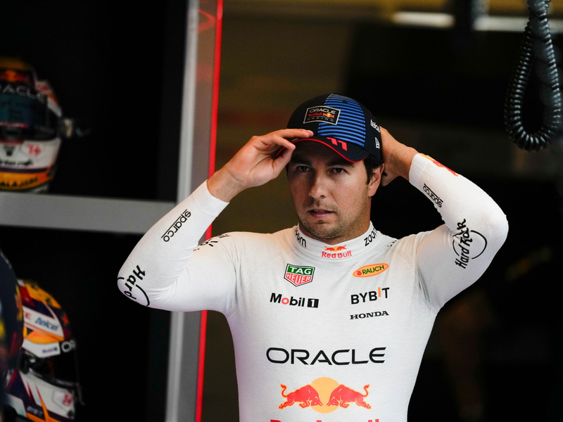 Für Sergio Pérez geht es bei Red Bull nicht weiter. - Foto: Altaf Qadri/AP