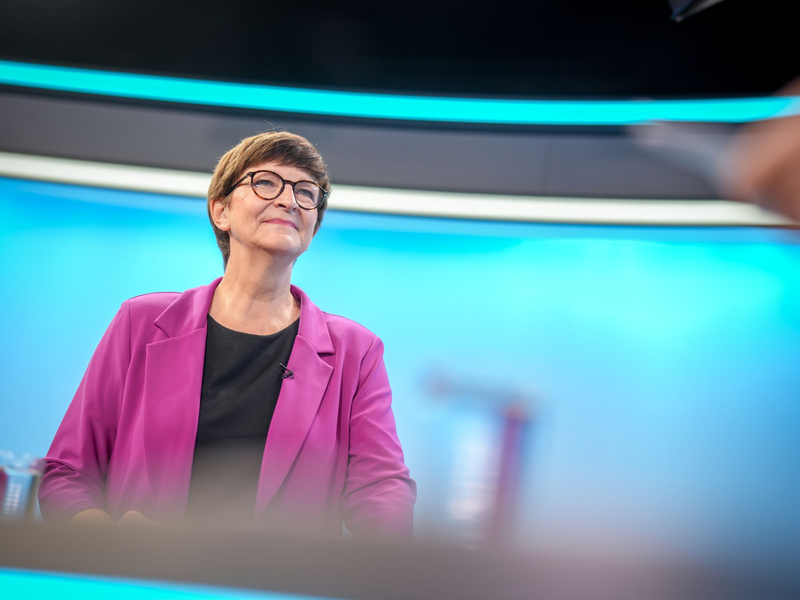 SPD-Chefin Esken sagt, Scholz habe sich «warmherzig» bei ihr entschuldigt. - Foto: Kay Nietfeld/dpa