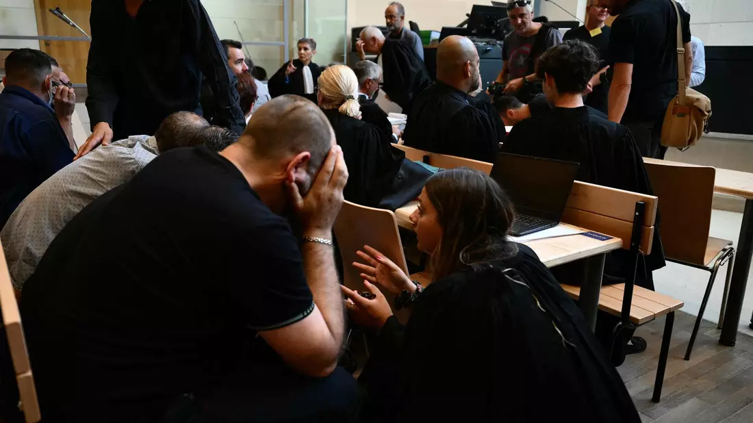 Die Mehrheit der Angeklagten will freigesprochen werden. (Archivbild) - Bild: Christophe Simon/AFP/dpa