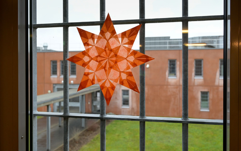 Hunderte Gefangene kommen dieses Jahr rund um den Jahreswechsel vorzeitig frei (Archivfoto). - Foto: Heiko Rebsch/dpa