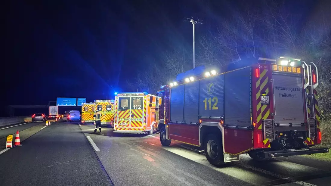 FW Königswinter: Drei Verletzte bei Verkehrsunfall auf Autobahn A3 - Bild: presseportal.de