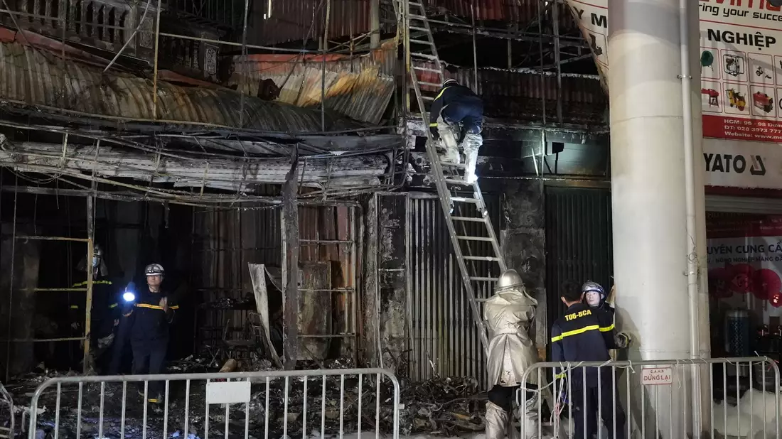 Der mutmaßliche Brandstifter wurde festgenommen (Foto aktuell). - Bild: Hau Dinh/AP/dpa