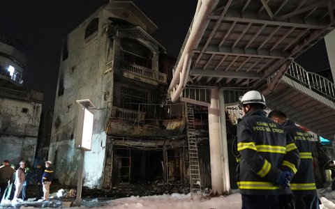 Die Flammen versperrten den Opfern den Weg nach draußen. - Foto: Hau Dinh/AP/dpa