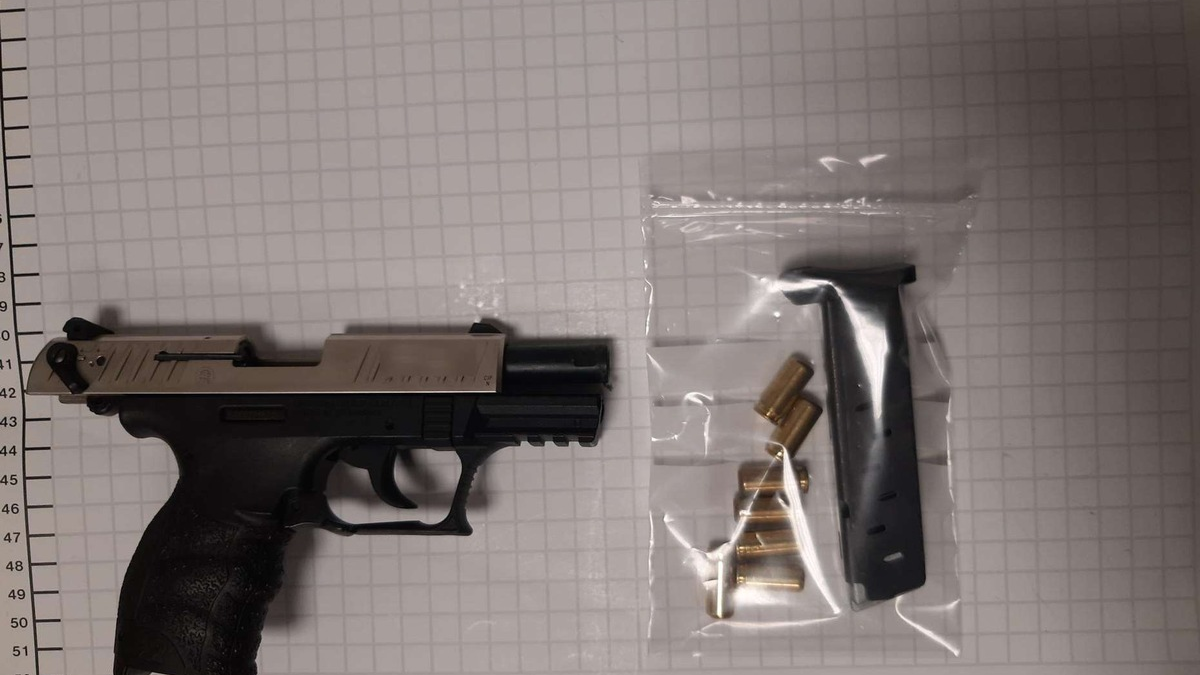 BPOL NRW: Bundespolizei stellt 58-Jährigen mit Schreckschusspistole - Foto: presseportal.de