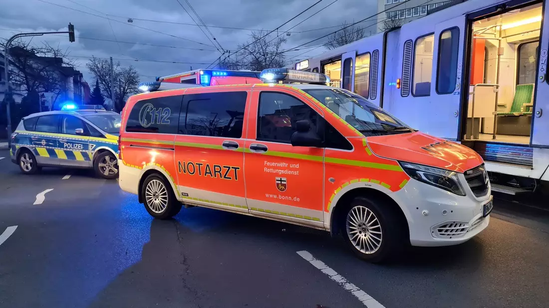 FW-BN: Kollision zwischen Straßenbahn und PKW - Bild: presseportal.de