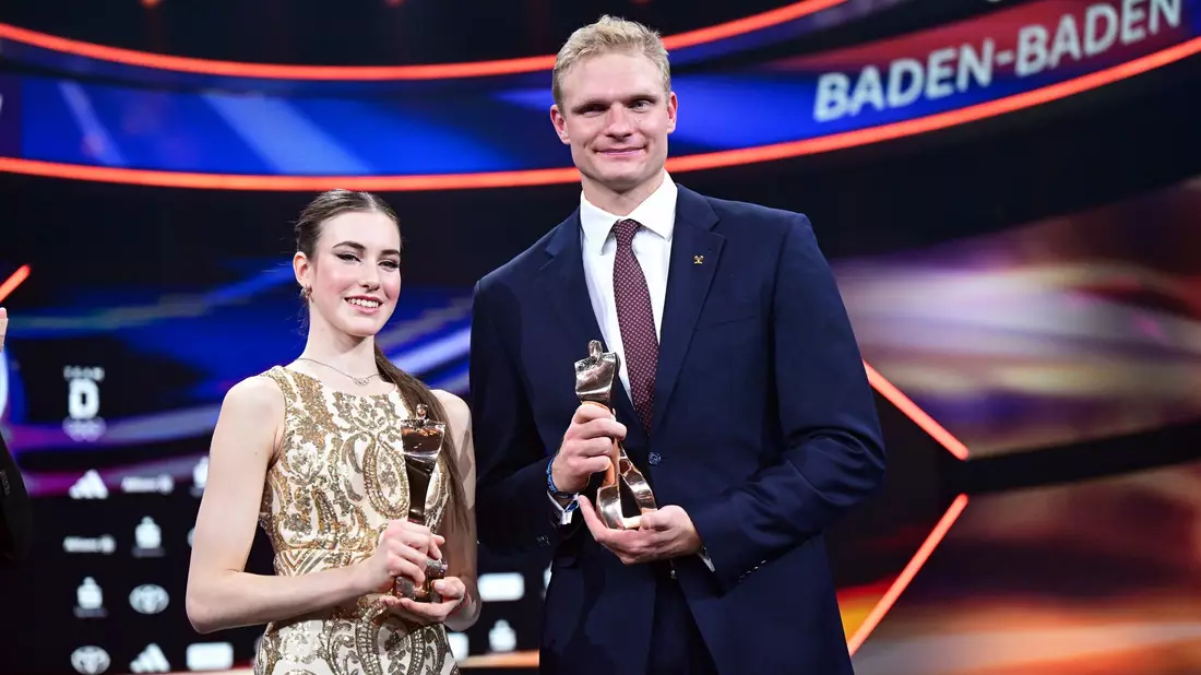 Deutschlands Sportlerin und Sportler des Jahres, Darja Varfolomeev und Oliver Zeidler, freuen sich auf besinnliche Tage.  - Bild: Bernd Weißbrod/dpa