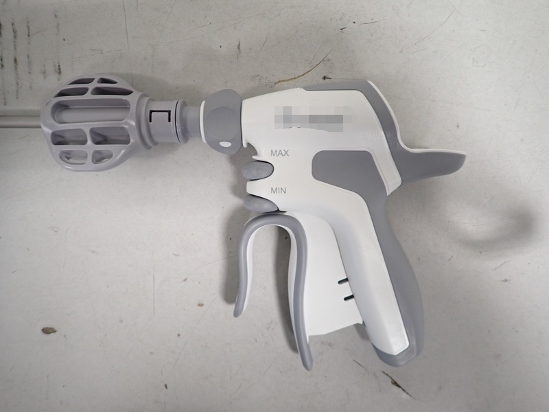 HZA-MS: 102 gefälschte Ultraschallskalpelle aus China vom Zoll Münster beschlagnahmt / Zollamt Flughafen Münster-Osnabrück stellt über 100 Produktfälschungen für die chirurgische Medizin sicher - Foto: presseportal.de