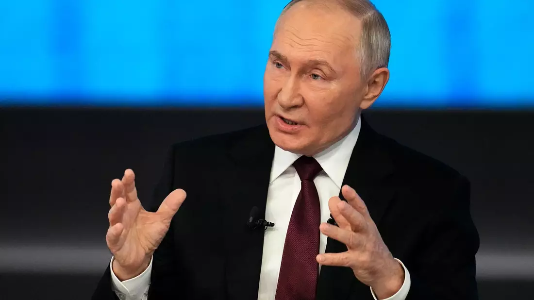 Putin schlägt dem Westen vor, einen Beschuss Kiews mit Oreschnik mittels Flugabwehrwaffen abzufangen - das wäre ein Duell im 21. Jahrhundert, sagte er. - Bild: Alexander Zemlianichenko/AP/dpa