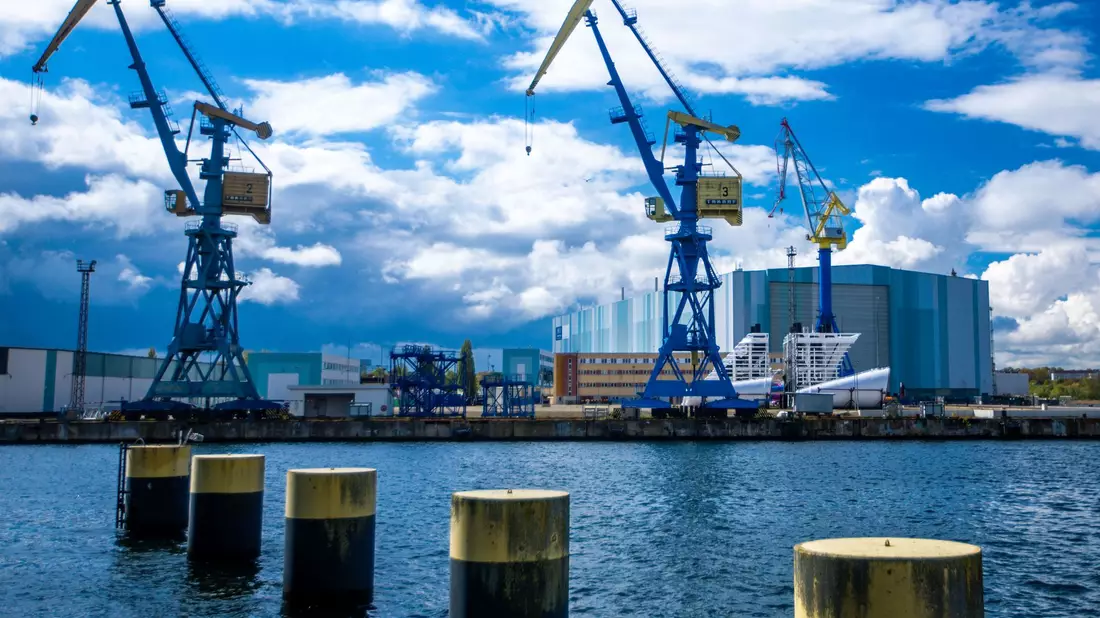 Der Kieler U-Bootbauer Thyssenkrupp Marine Systems (TKMS) will einen dreistelligen Millionenbetrag in den Standort Wismar investieren. (Archivbild) - Bild: Jens Büttner/dpa