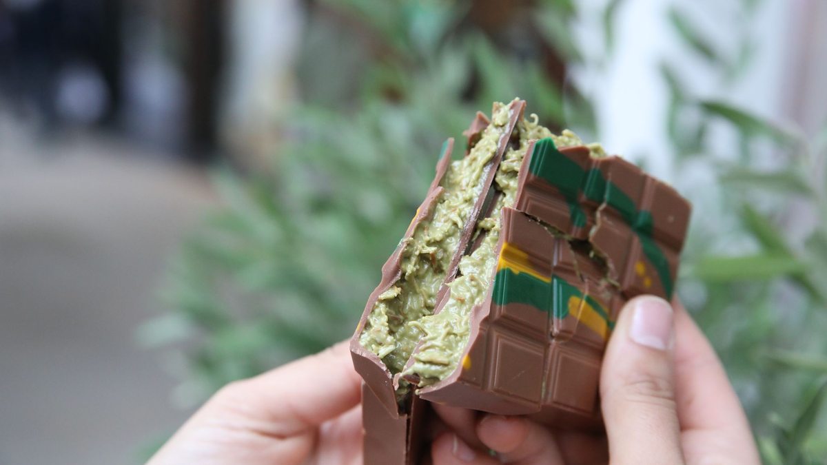 Proben von Dubai-Schokoladen haben Verunreinigungen ergeben. (Symbolbild) - Foto: Sascha Thelen/dpa/dpa-tmn