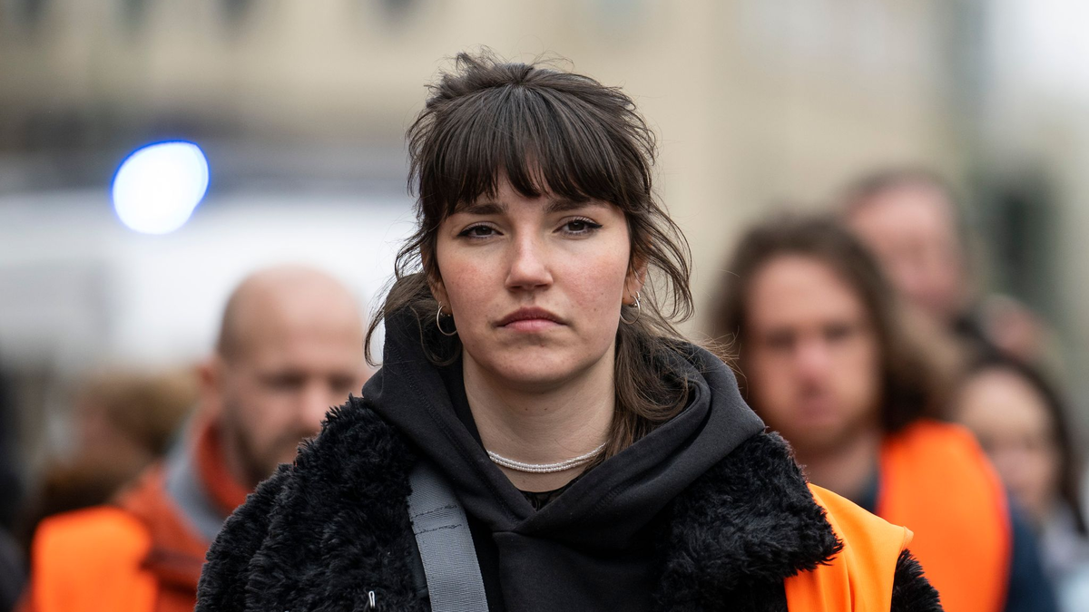 Carla Hinrichs hat die Gruppe Letzte Generation mitgegründet - und kündigt nun einen tiefgreifenden Wandel an. (Archivbild) - Foto: Hannes P. Albert/dpa