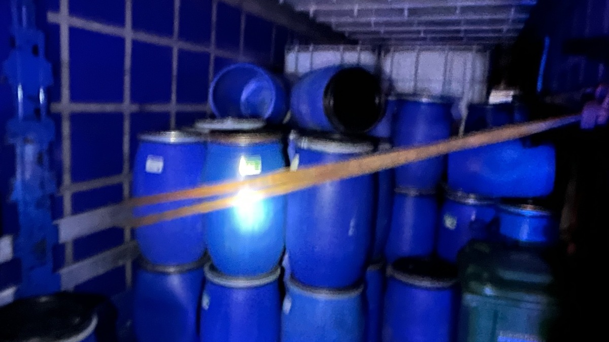 POL-WES: Kamp-Lintfort - Gemeinsame Pressemitteilung der Staatsanwaltschaft Kleve, Zweigstelle Moers und der KPB Wesel - Polizei nimmt mutmaßliche Kraftstoffdiebe vorläufig fest - Foto: presseportal.de