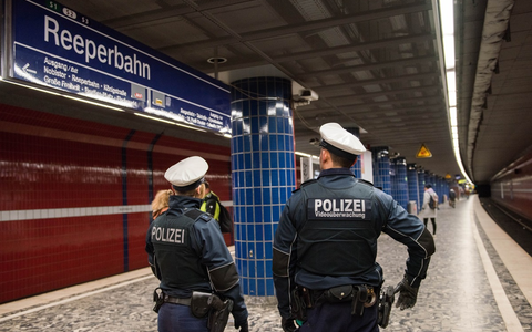 BPOL-HH: Regenschirm-Attacke: Gefährliche Körperverletzung in der S-Bahnstation Hamburg-Reeperbahn- - Foto: presseportal.de BPOL-HH: Regenschirm-Attacke: Gefährliche Körperverletzung in der S-Bahnstation Hamburg-Reeperbahn- - Foto: presseportal.de