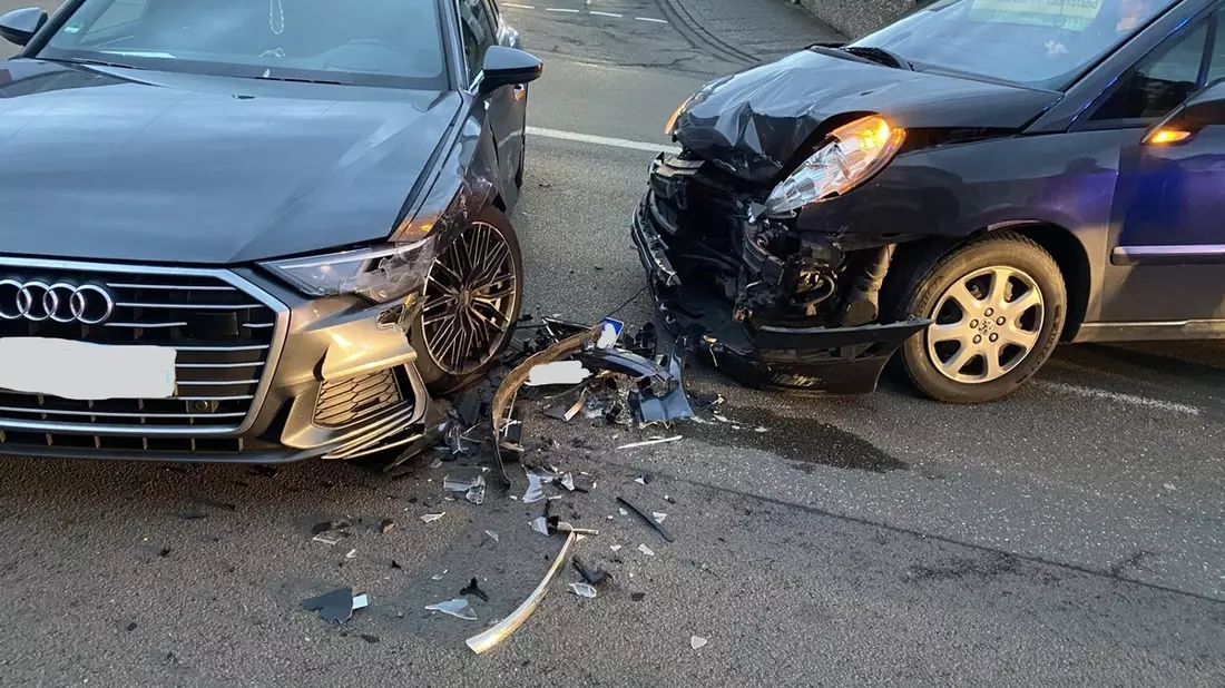 POL-PDPS: Zweibrücken/Rote Ampel missachtet und erheblichen Sachschaden verursacht - Bild: presseportal.de