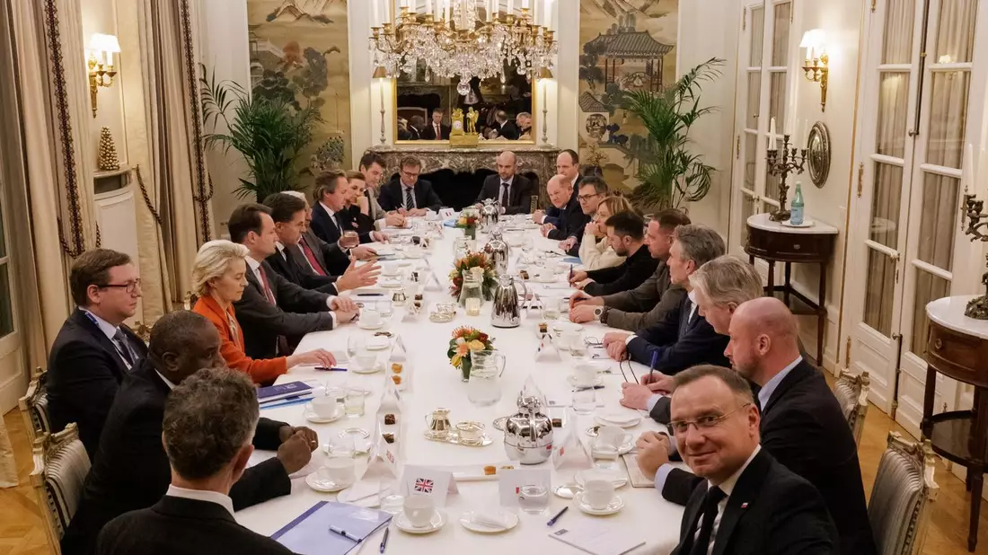 Bereits am späten Mittwochabend gab es Gespräche in der Residenz von Nato-Generalsekretär Mark Rutte. - Bild: -/Nato/dpa