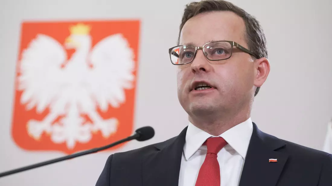 Polens früherer Vize-Justizminister Marcin Romanowski wird wegen Korruptionsverdachts gesucht. (Archivbild) - Bild: Mateusz Marek/PAP/dpa