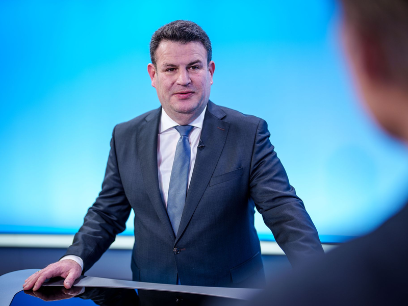 Bundesarbeitsminister Heil will auch bei der aktuell ungünstigen Wirtschaftslage entschlossen Wahlkampf machen. - Foto: Michael Kappeler/dpa