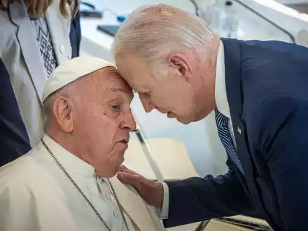 Kurz vor seinem Abschied aus dem Amt plant Joe Biden noch ein Treffen mit dem Papst - in Italien. (Archivbild) - Foto: Michael Kappeler/dpa