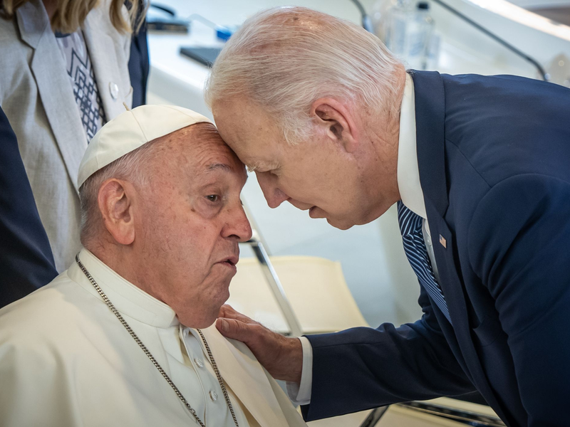 Kurz vor seinem Abschied aus dem Amt plant Joe Biden noch ein Treffen mit dem Papst - in Italien. (Archivbild) - Foto: Michael Kappeler/dpa