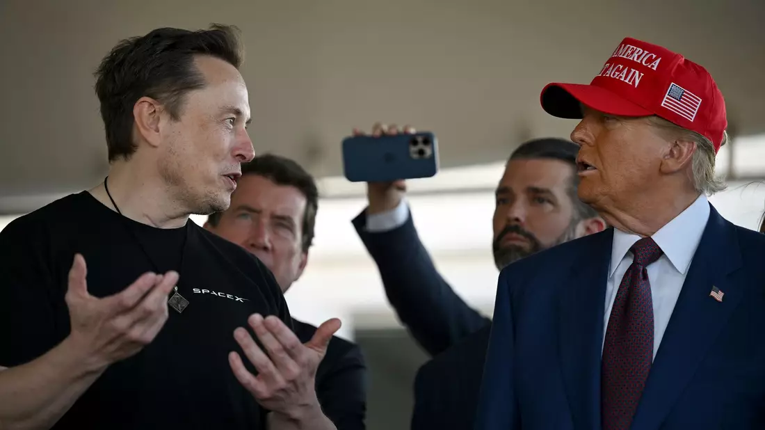Ziemlich beste Freunde? Tech-Milliardär Elon Musk und der designierte US-Präsident Donald Trump.  - Bild: Brandon Bell/Getty Images North America Pool via AP/dpa